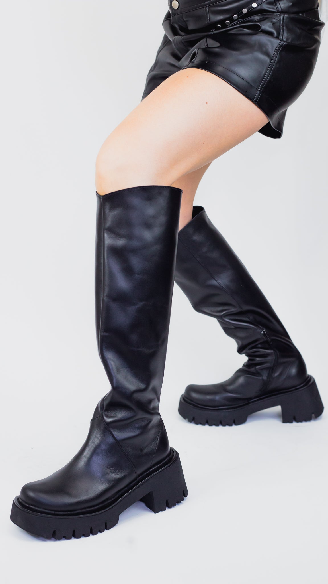 Bota Negra con planta goma