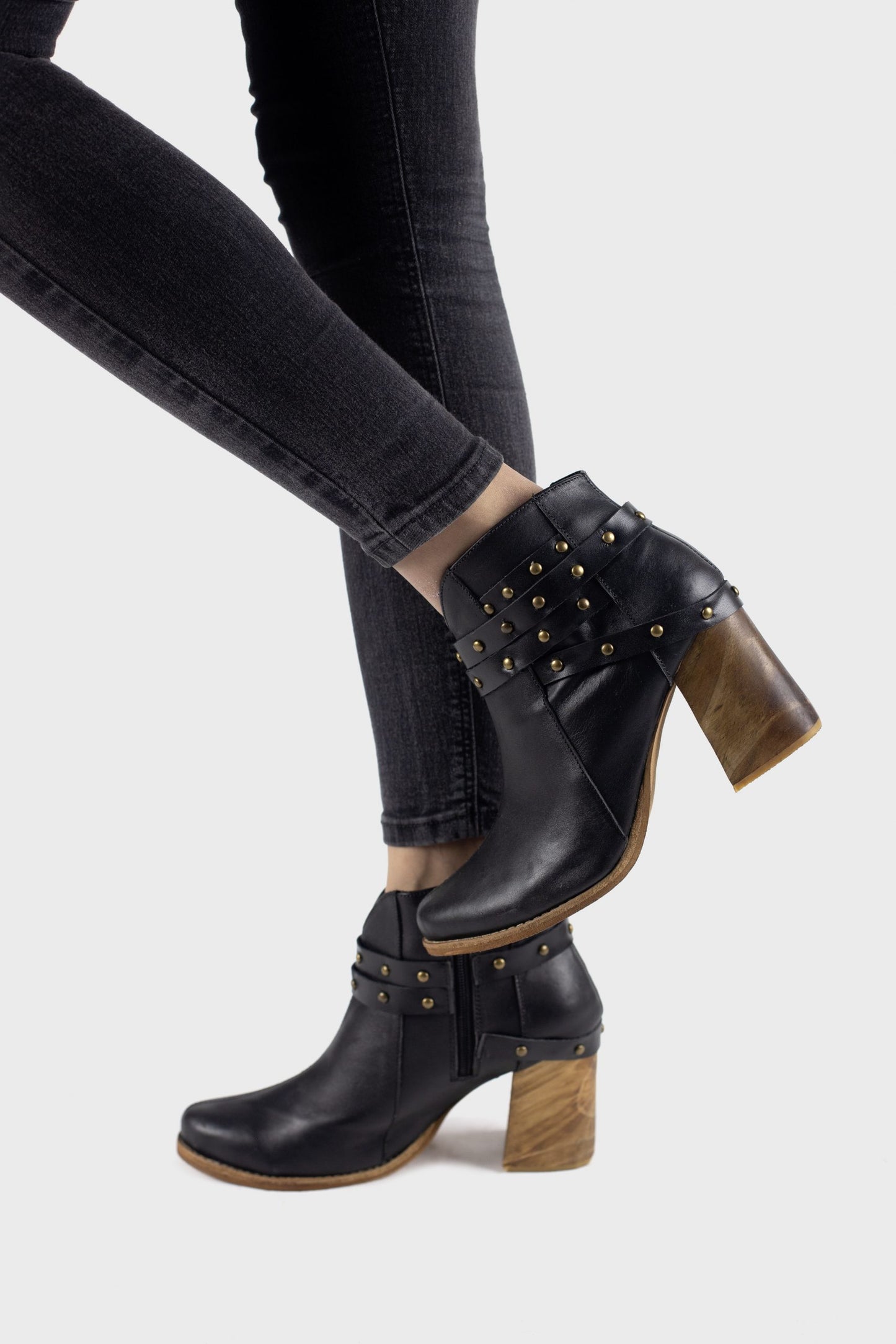 Botín Negro Fran Tachas