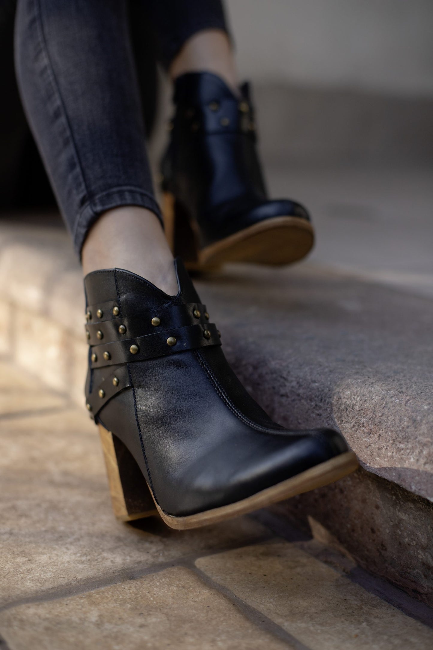 Botín Negro Fran Tachas