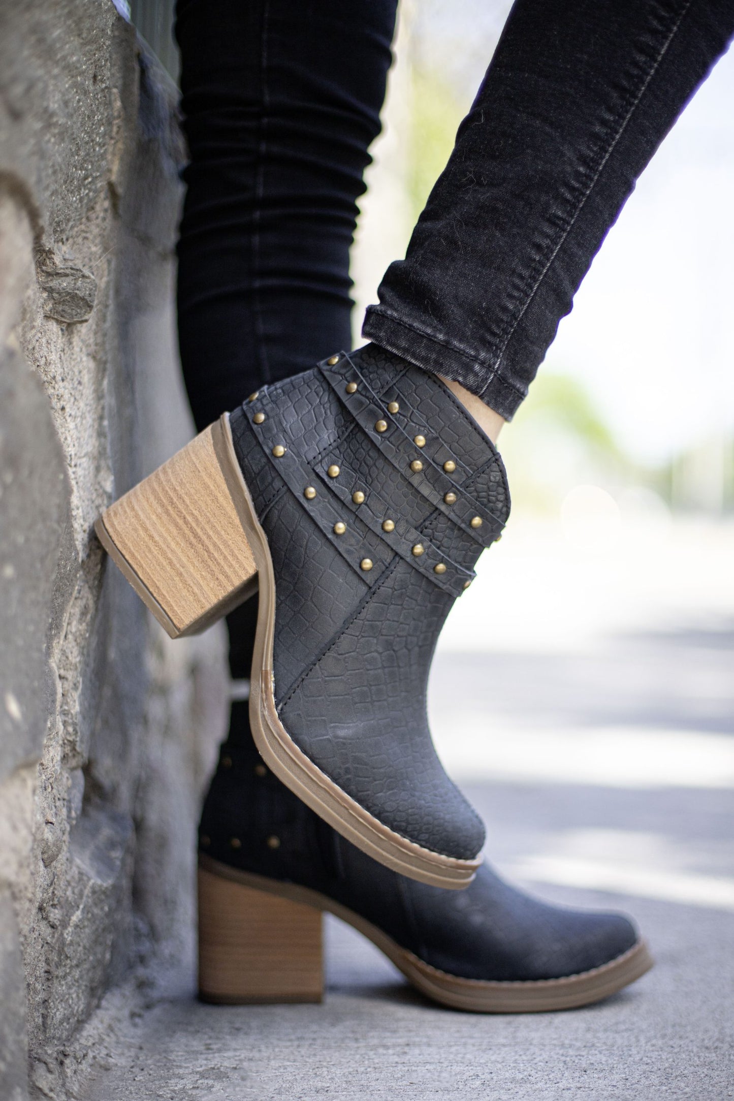 Botín Cuero Reptil Negro