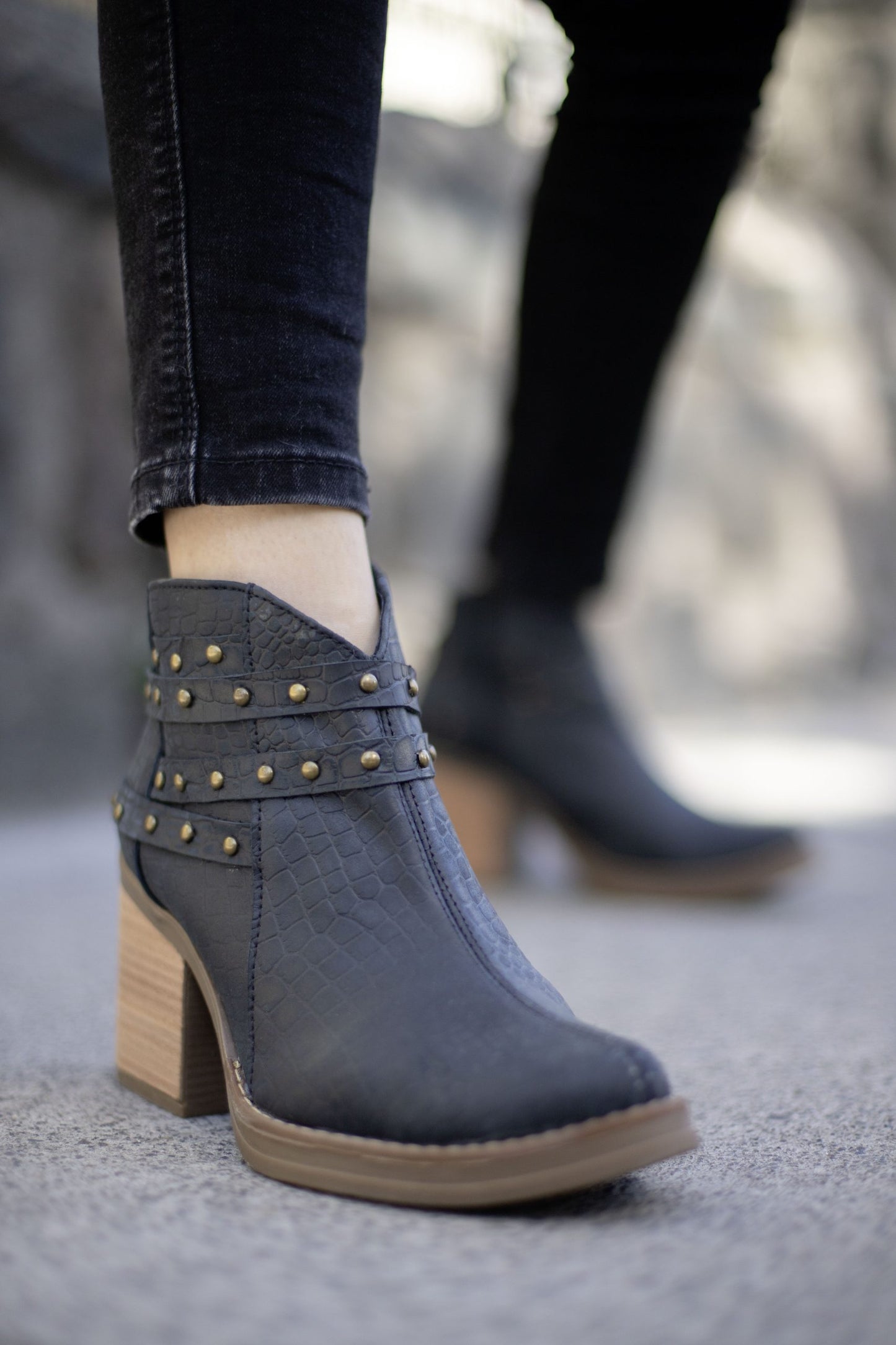 Botín Cuero Reptil Negro