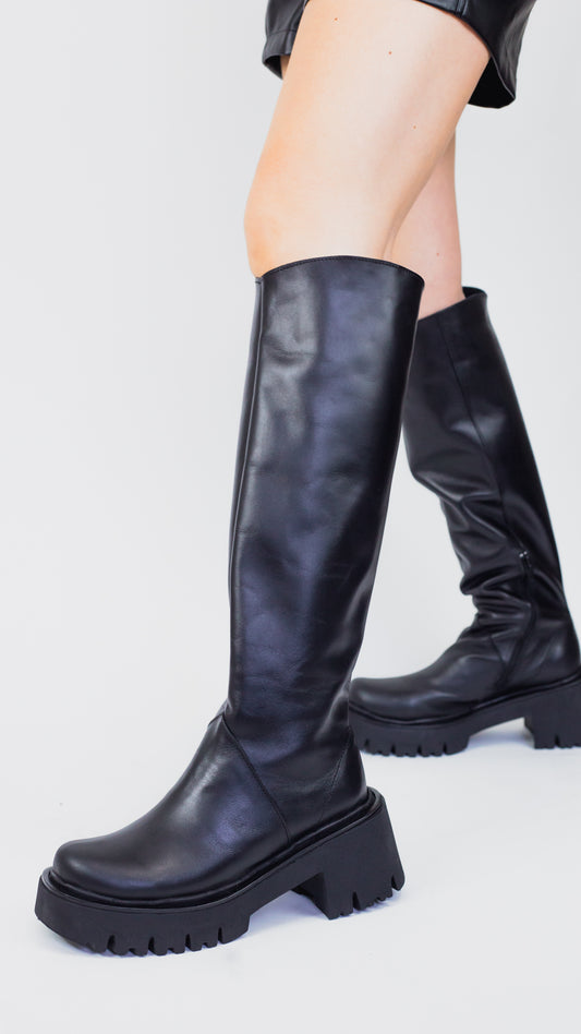 Bota Negra con planta goma