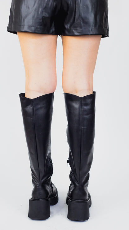 Bota Negra con planta goma