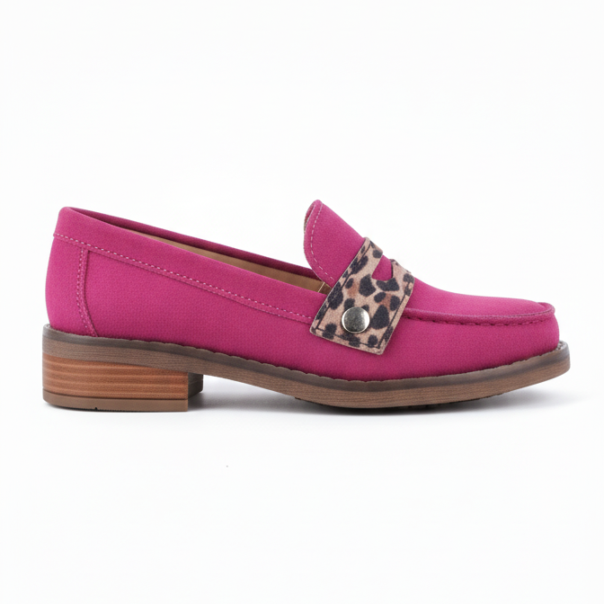 Mocasín bajo de cuero para mujer modelo Aura color fucsia La Encuerá