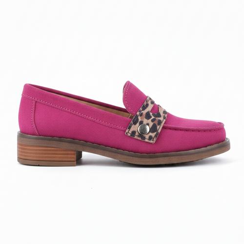 Mocasín bajo de cuero para mujer modelo Aura color fucsia La Encuerá