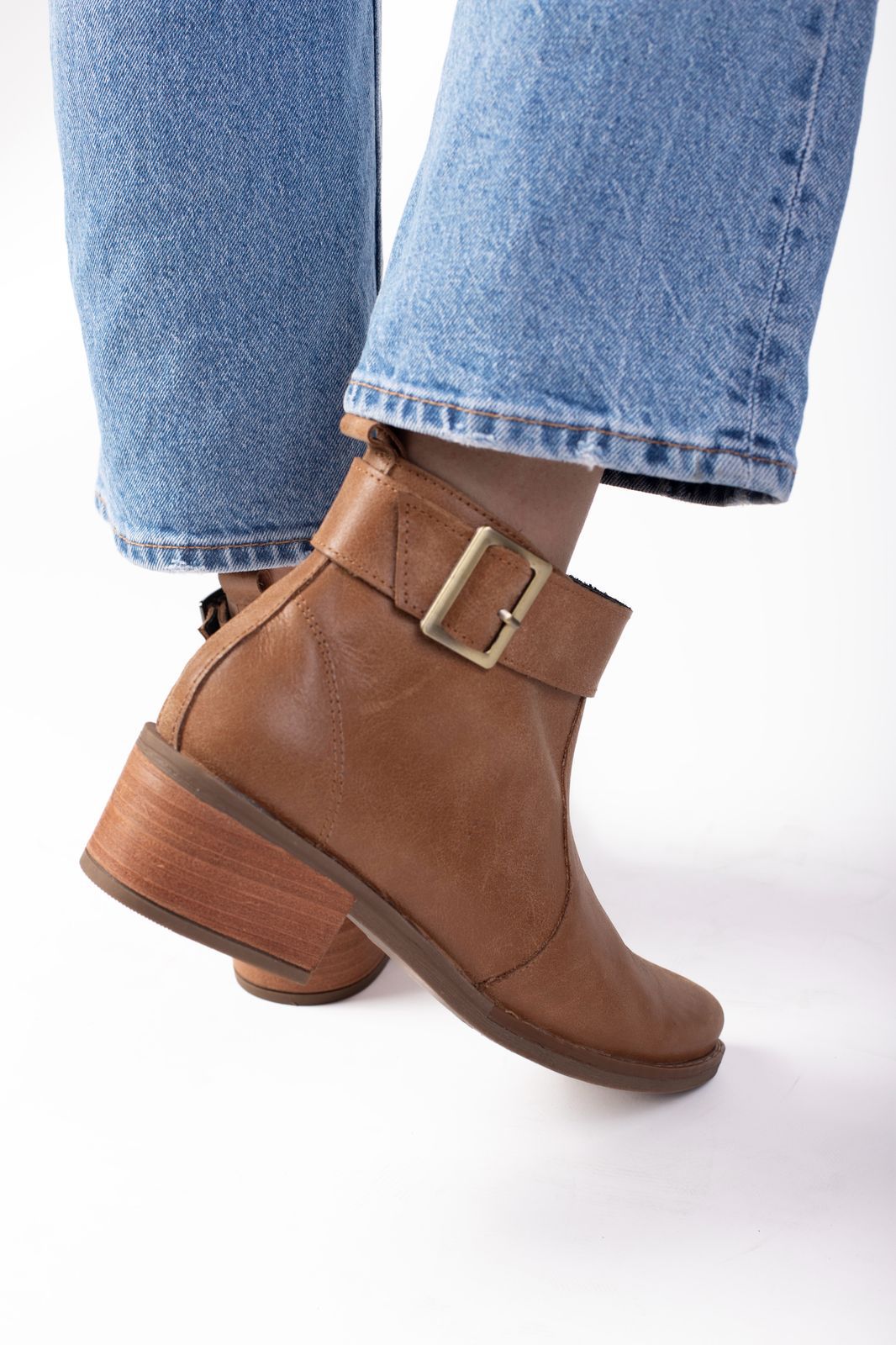 Botín valeria cuero natural