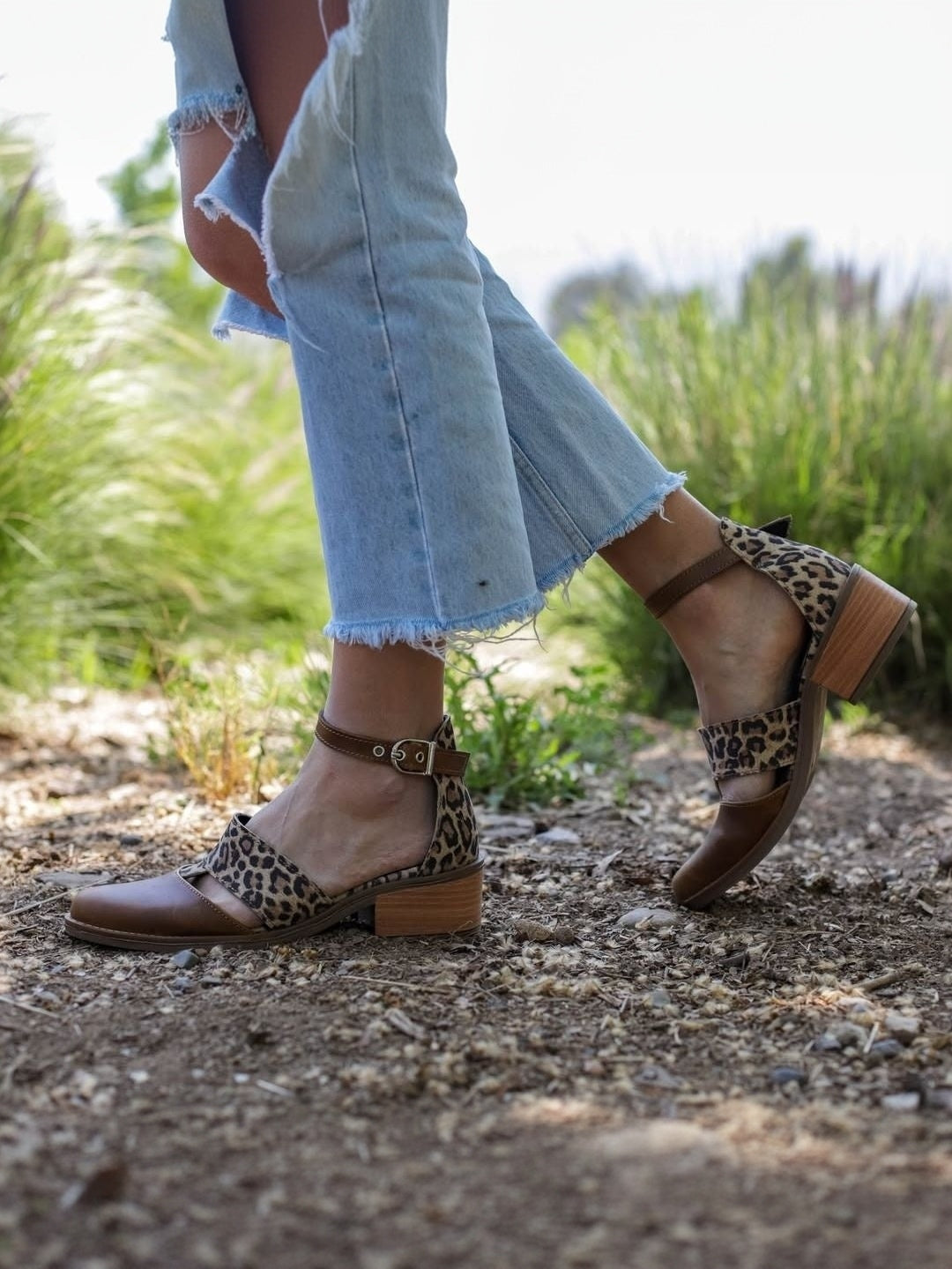 Sandalias Brava con hebilla