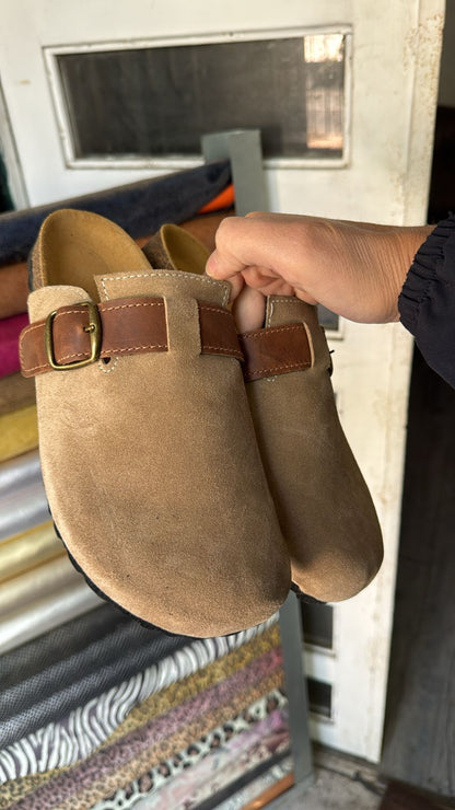 Zuecos de Cuero Ren Clogs