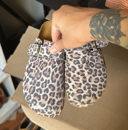 Zuecos de Cuero Ren Clogs